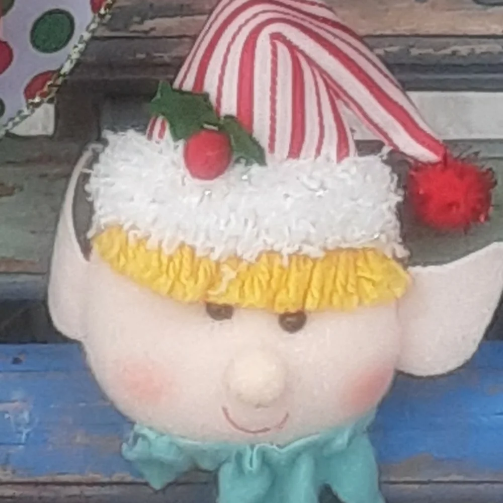 9ft. CHRISTMAS ELVES GARLAND